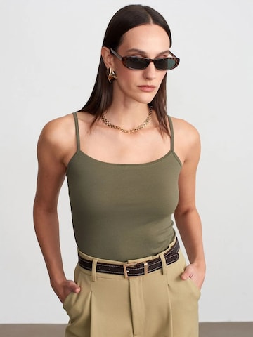 Dilvin Tanktops & Camis in Grün: Vorderseite