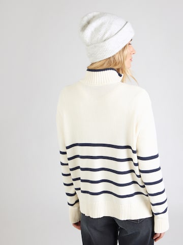 Superdry Sweater in White