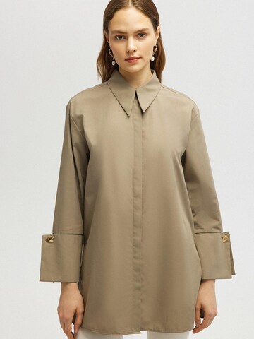 Touché Privé - Camiseta 'Poplin Shirt With Wide Cuff' en beige