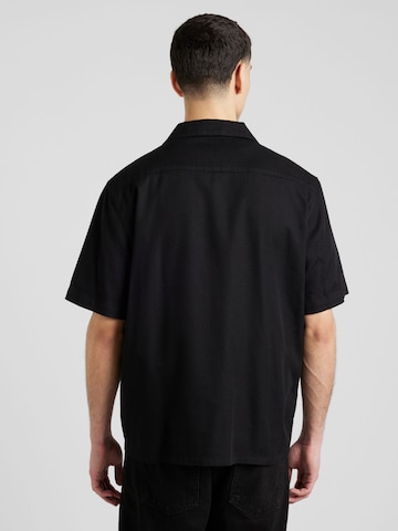 UNITED COLORS OF BENETTON - Ajuste regular Camisa en negro