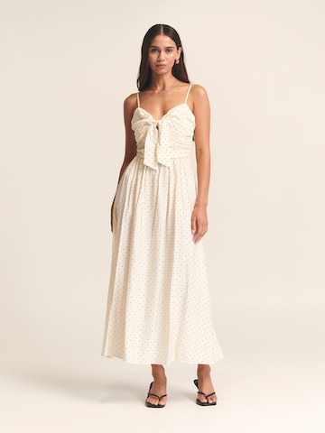 St MRLO Kleid 'BAYLEN' in Beige: Vorderseite