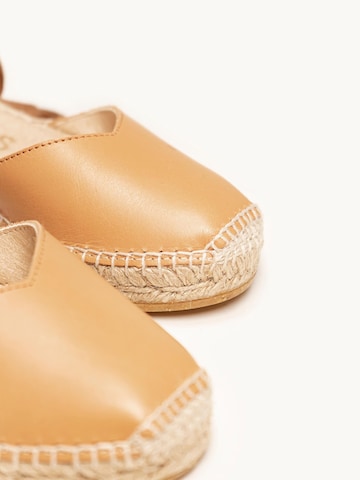 Décolleté sling 'Alpargata Cuña 5 cm' di Alhamas in beige