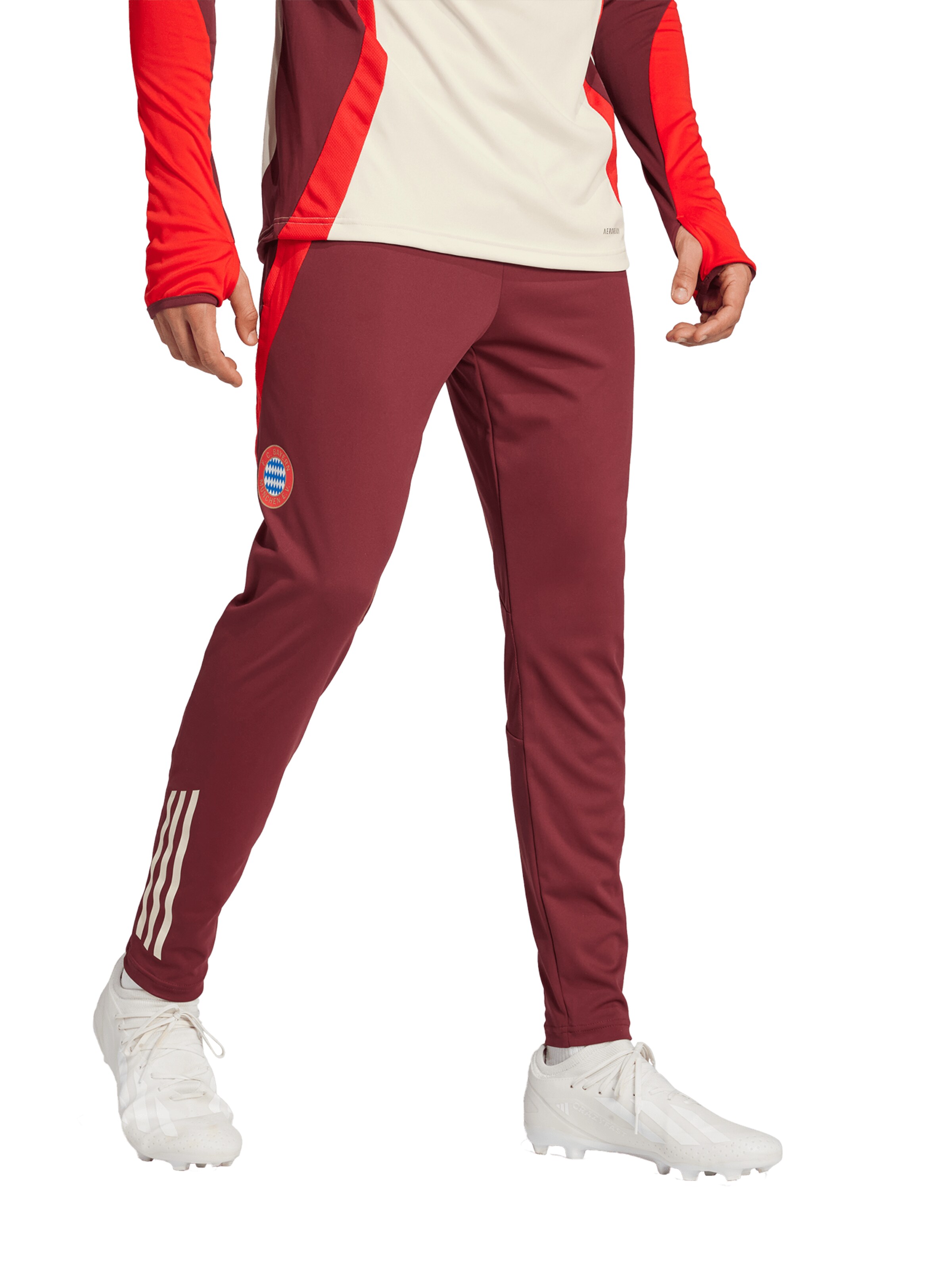 FC BAYERN MÜNCHEN Slimfit Sporthose 'UCL Teamline' in Rot: Vorderseite