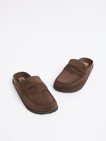 Friends Like These Clogs in Brown