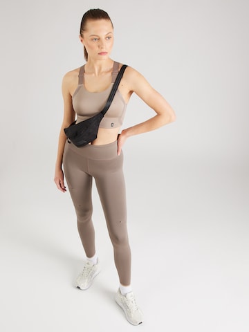 On Bustier Sport-BH in Beige