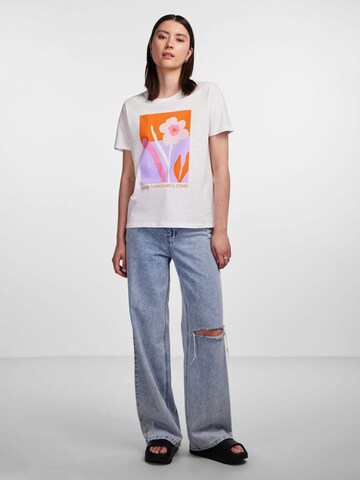 PIECES T-shirt 'Molly' i vit