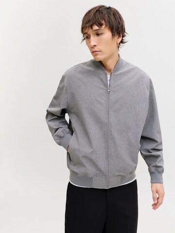 Jack & Jones Premium Övergångsjacka 'JPRBLAaspen' i grå