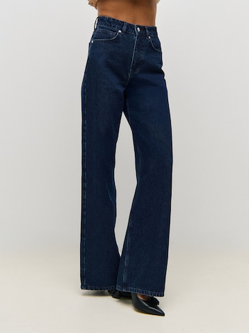 ÉVOIR by Alena Gerber Wide Leg Jeans in Blau: Vorderseite