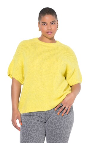Studio Untold Sweater in Yellow: front