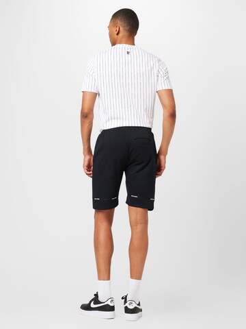 11 Degrees Regular Shorts in Schwarz