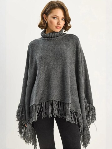 Bianco Lucci Cape in Grau