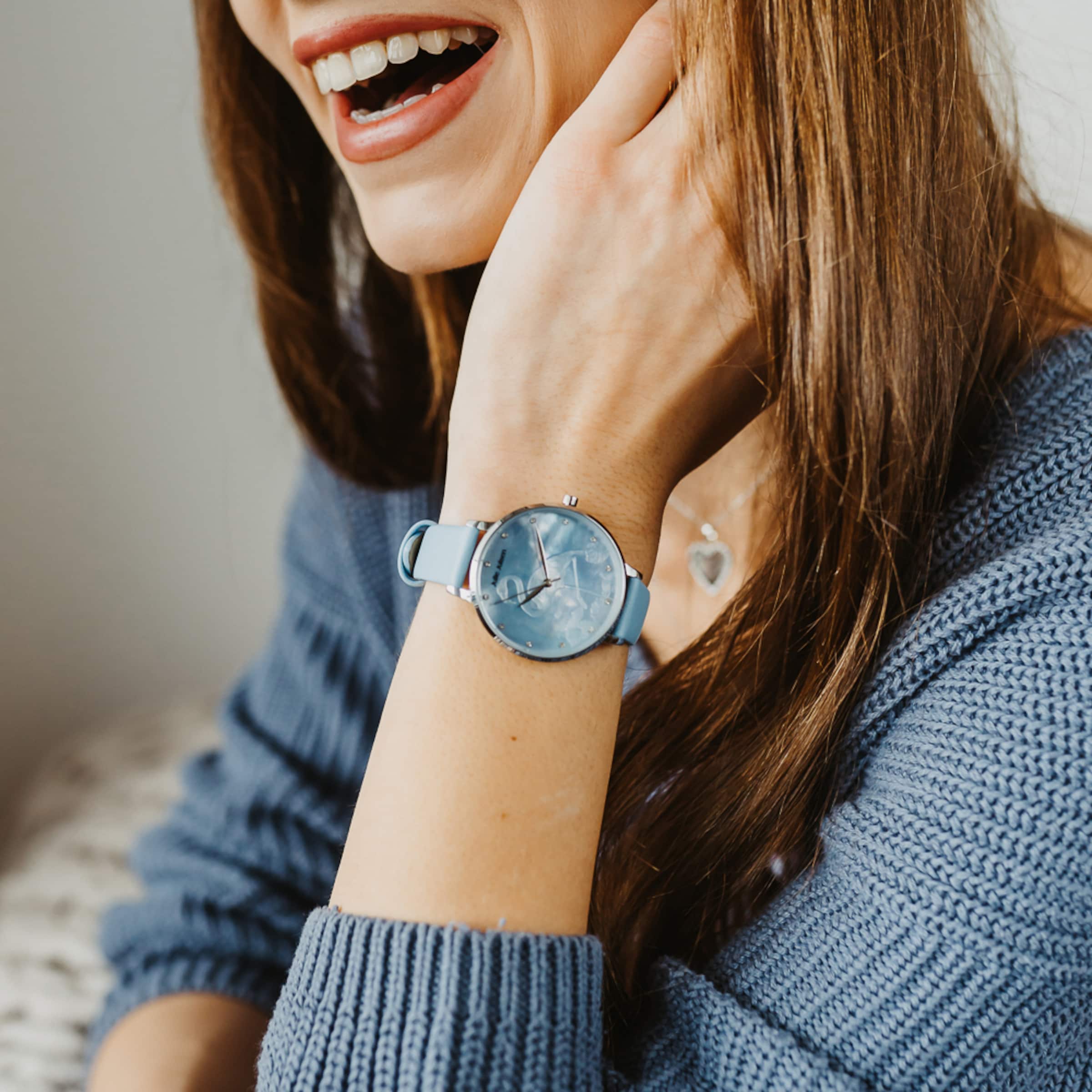Julie Julsen Uhr in Blau: Vorderseite