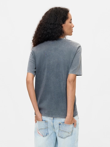 Tricou de la Desigual pe gri