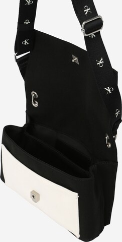 Calvin Klein Jeans Skuldertaske i sort