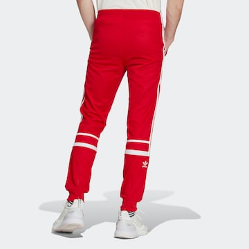 ADIDAS ORIGINALS Tapered Broek 'Adicolor Classics Cutline' in Rood