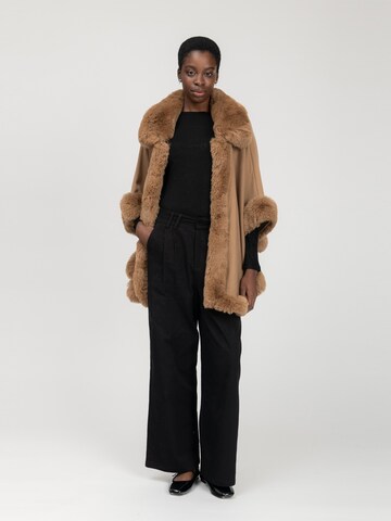 Influencer Cape in Beige