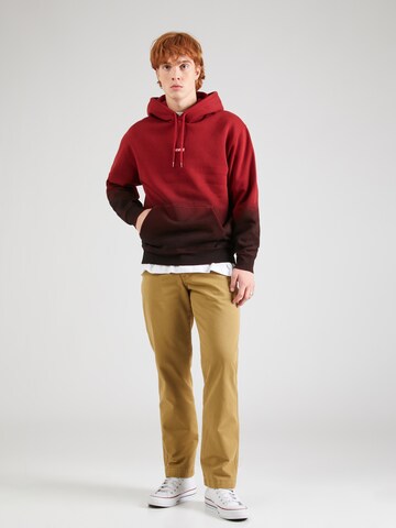 LEVI'S ® Sweatshirt 'Relaxed Baby Tab Hoodie' i rød