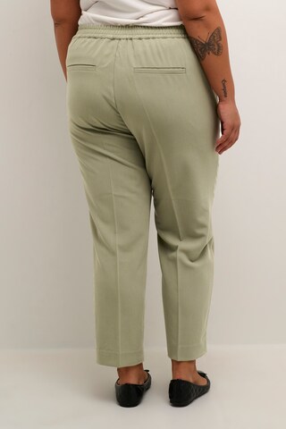 Regular Pantalon à plis 'Sakira' KAFFE CURVE en vert
