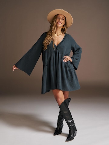 Robe Kamila Šikl en gris