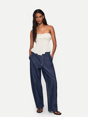 Top di Bershka in beige