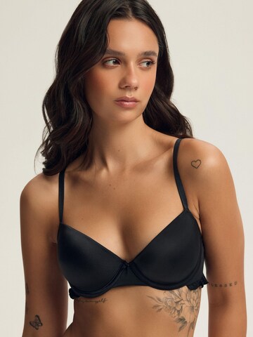 ESOTIQ - Push-up Sujetador 'Bügel-BH Allisia, glatte Cups' en negro: frente