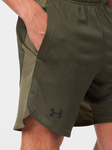 Regular Pantalon de sport UNDER ARMOUR en vert