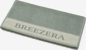 BREEZERA Beach Towel in Green: front