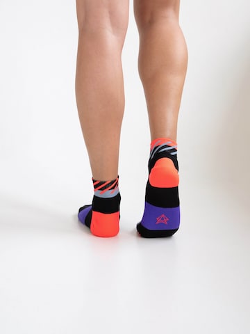 INCYLENCE Athletic Socks 'DISRUPTS SHORT' in Red