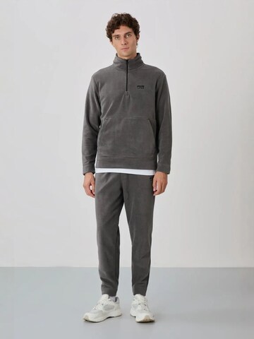 Pantalon Tommy Life en gris