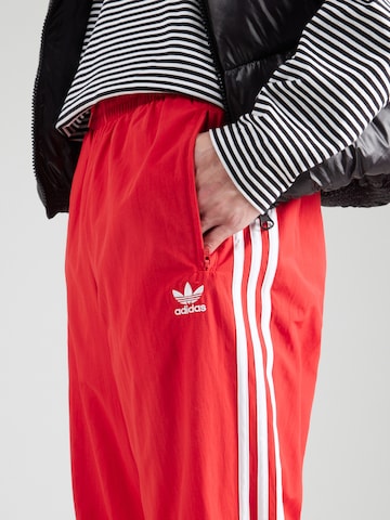 Effilé Pantalon 'FBIRD' ADIDAS ORIGINALS en rouge