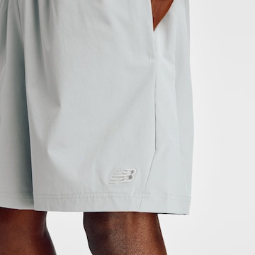 new balance - Loosefit Pantalón 'Athletics Stretch Woven Short 7"' en gris