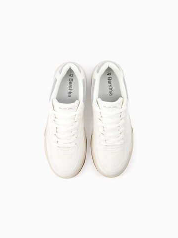 Bershka Sneaker in Weiß