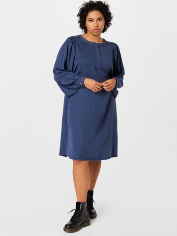 Robe-chemise 'CLARA' Zizzi en bleu : devant