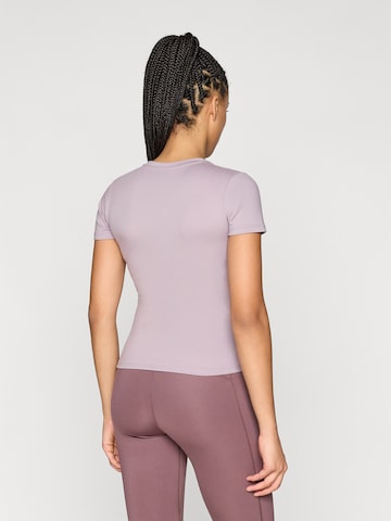 NIKE Функциональная футболка 'ONE' в Лиловый