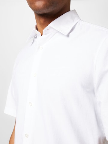 Coupe regular Chemise 'Rash' BOSS Orange en blanc