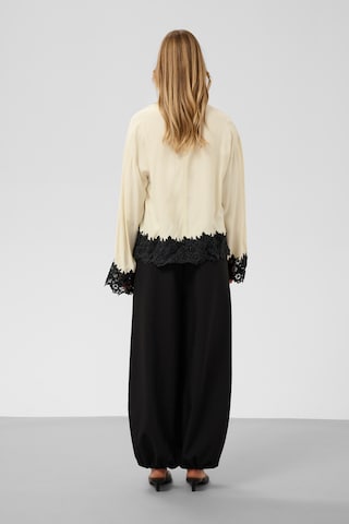 SOAKED IN LUXURY - Camiseta 'Lantana' en beige