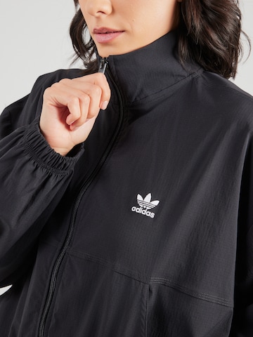 ADIDAS ORIGINALS Преходно яке 'ESS WB' в черно