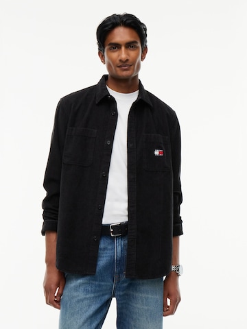 Tommy Jeans Comfort fit Button Up Shirt in Black: front