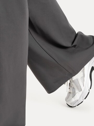 évasé Leggings ' Neola ' Smilodox en gris