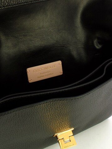 Coccinelle Schoudertas 'Arlettis Handbag Grained Leather' in Zwart