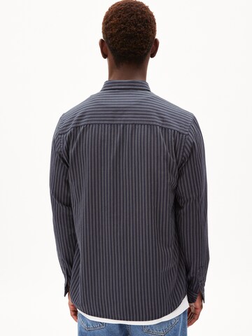 ARMEDANGELS Regular fit Overhemd 'QUAASA STRIPES' in Zwart