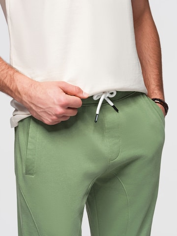 Effilé Pantalon de sport Ombre en vert