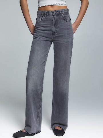 Pull&Bear Loosefit Jeans in Grijs: voorkant