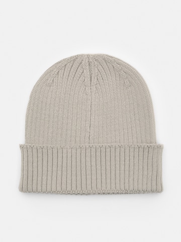 Căciulă de la Pull&Bear pe gri