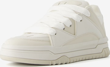 Bershka Sneakers laag in Wit: voorkant