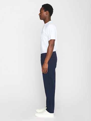 KnowledgeCotton Apparel Regular Chino 'Chuk' in Blauw