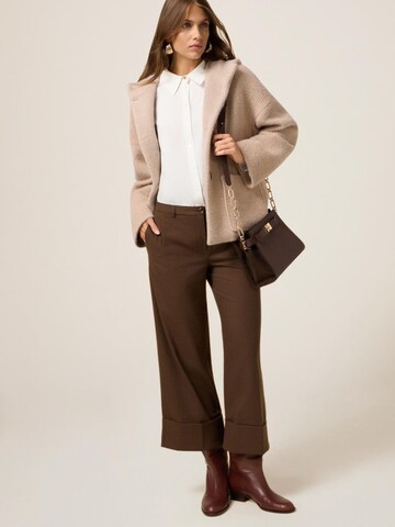 Effilé Pantalon oltre en marron : devant