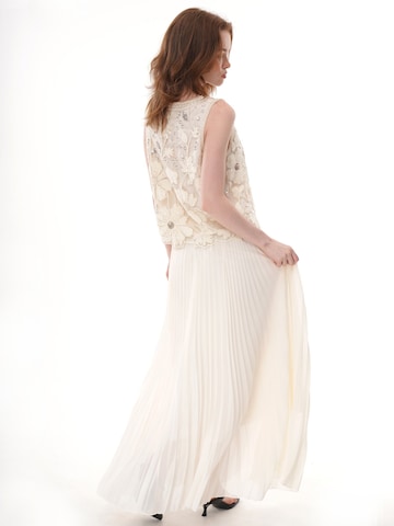 Top 'Floral Applique Beaded Sleeveless Top, Rhinestone‑Trimmed Sheer Crew Neck Vest' di yoligex in bianco