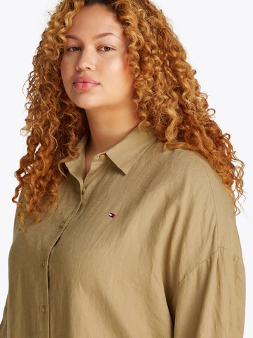 Camicia da donna 'ESS' di Tommy Hilfiger Curve in beige