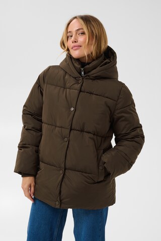 Kaffe - Chaqueta de invierno 'Yrsa' en marrón: frente